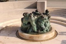 HRVATSKO NARODNO KAZALIŠTE I ZDENAC ŽIVOTA