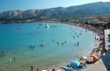 BAŠKA - POZNATA PO PREDIVNIM ŠLJUNČANIM PLAŽAMA